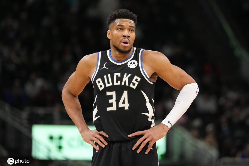 约基奇伤缺字母哥空砍22+13+7 掘金客场险胜雄鹿